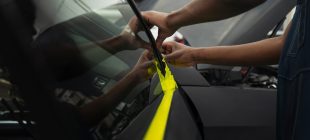auto-service-salon-doign-car-wrapping