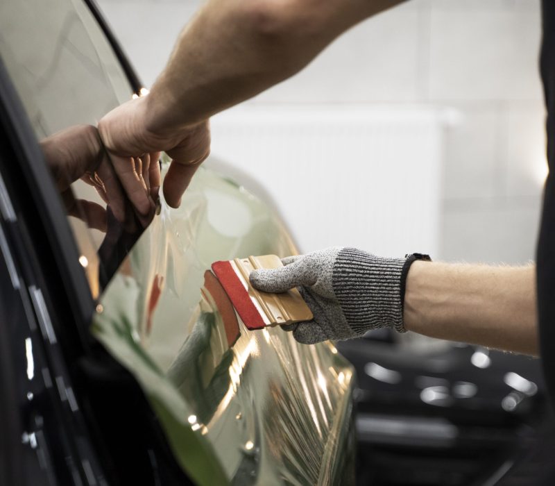 person-working-car-wrapping (1)